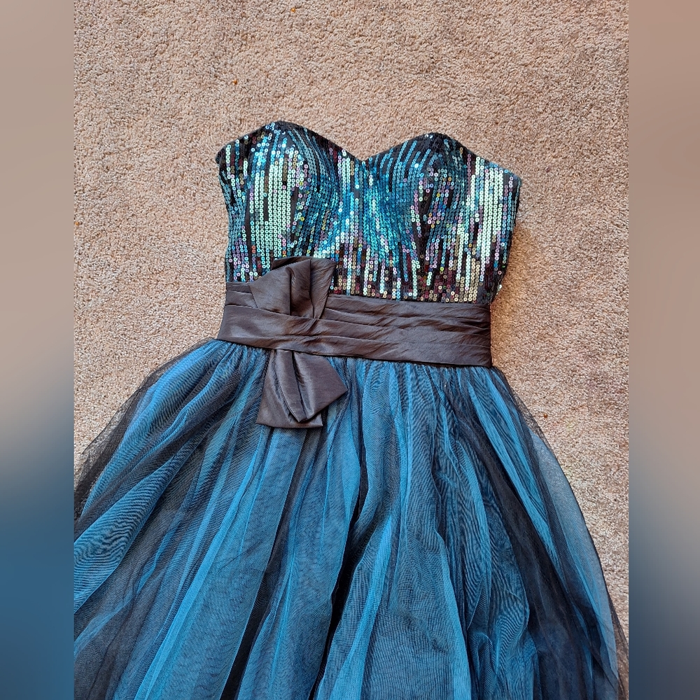 Blue strapless prom dress